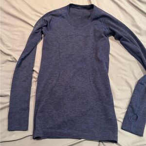 Lululemon women’s shirt